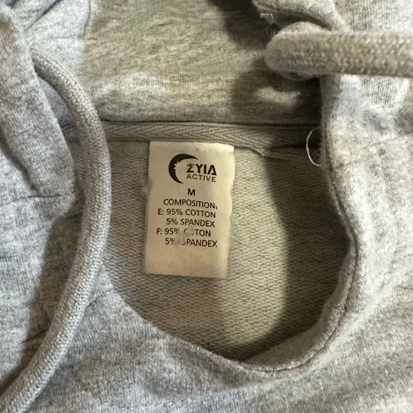 ZYIA cropped Hoodie - Picture 3 of 4